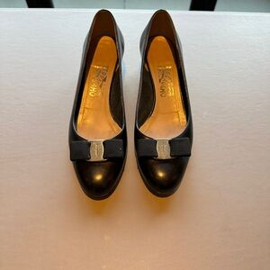Salvatore Ferragamo Vera Black Leather Flats with Bow